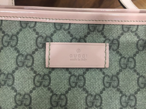 バッグのトートバッグ