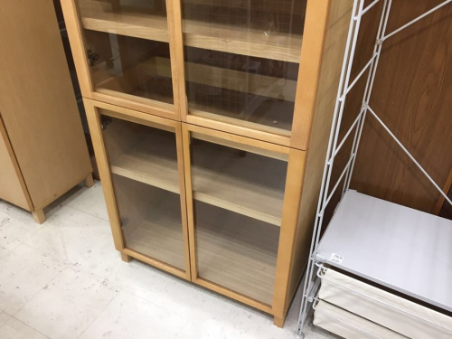 本棚のキャビネット