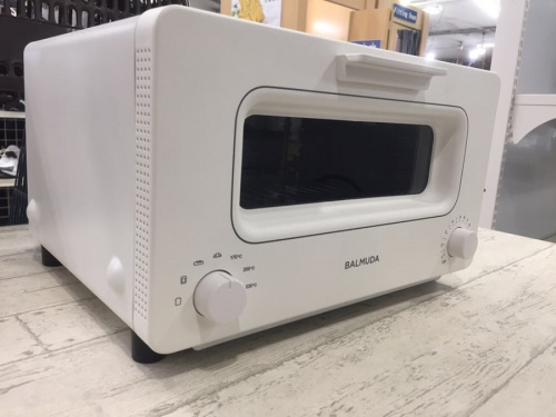 キッチン家電のテーブル