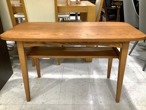 テーブルのカフェテーブル