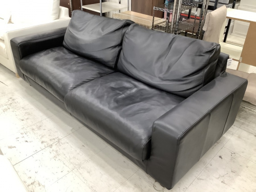 家具のテーブル