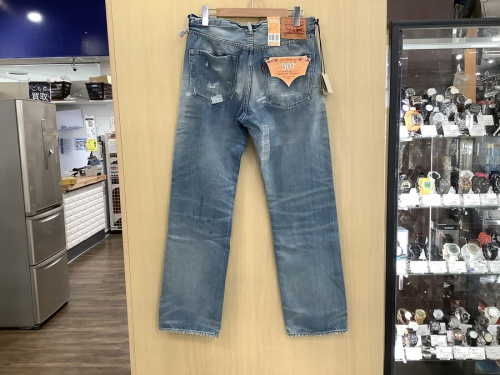 デニムパンツのLevis