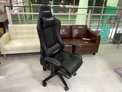 イスのゲーミングチェア