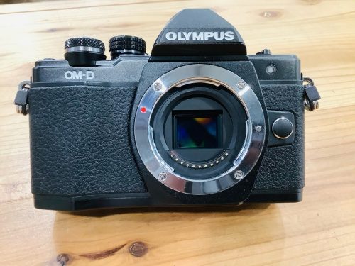 デジタル家電のミラーレスカメラ