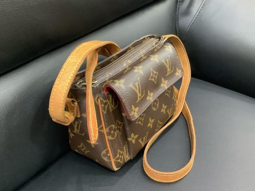 バッグのLOUIS VUITTON