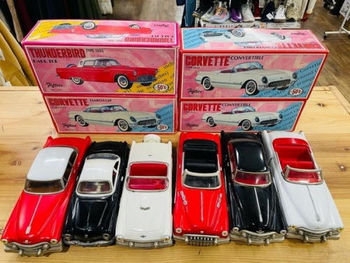 置物のモデルカー