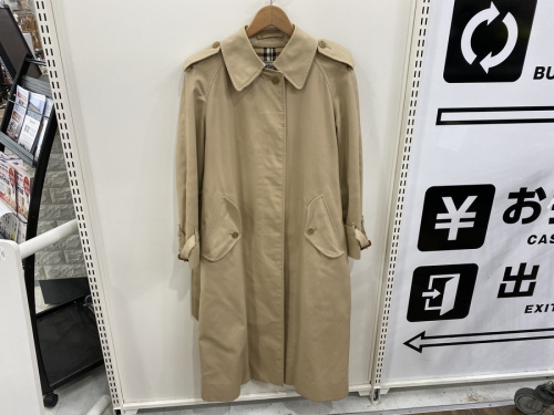 コートのシングルトレンチコート
