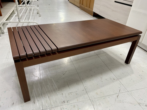 テーブルの家具