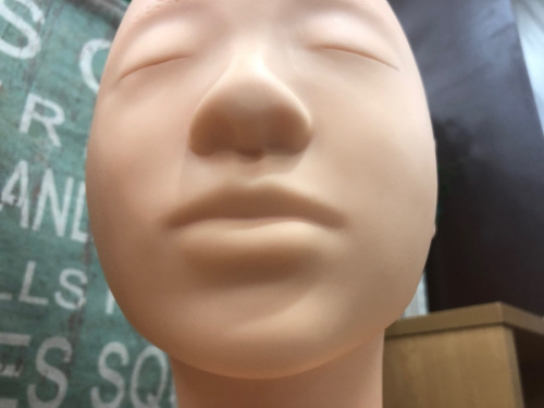 謎のマネキンの横浜　青葉　謎