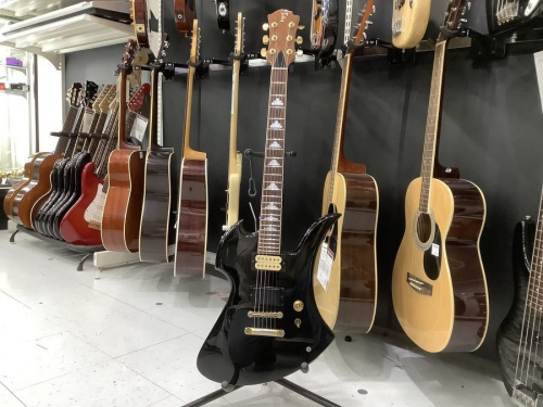 中古楽器店のFERNANDES