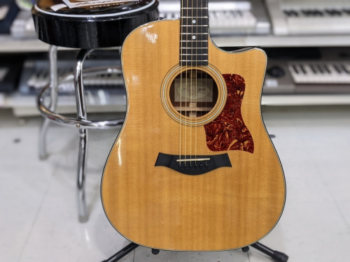 310ceのアコースティックギター