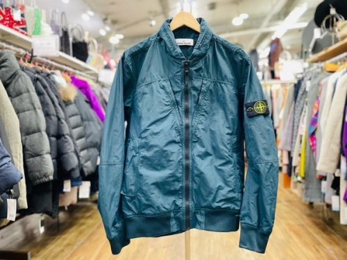 レディースファッションのSTONE ISLAND