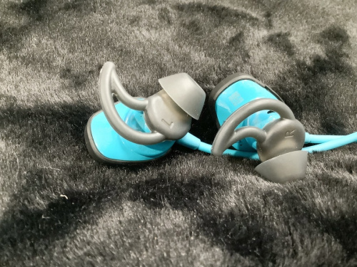 ヘッドホンのイヤホン