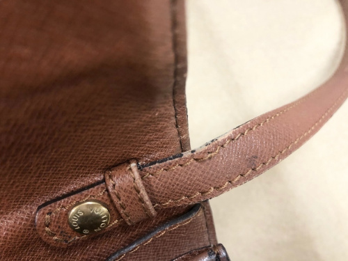フラップショルダーバッグのLOUIS VUITTON