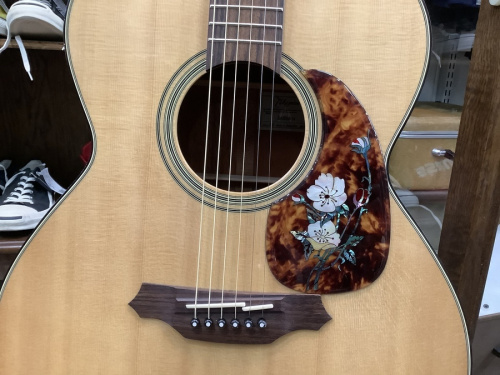 ギターのアコースティックギター