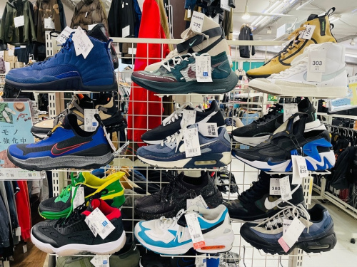 NIKEのNEW BALANCE