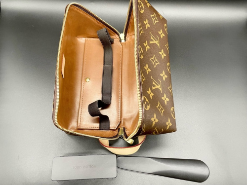 シューズケアポーチのLOUIS VUITTON