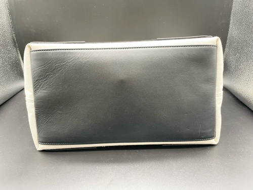 サンローランのSaint Laurent Paris