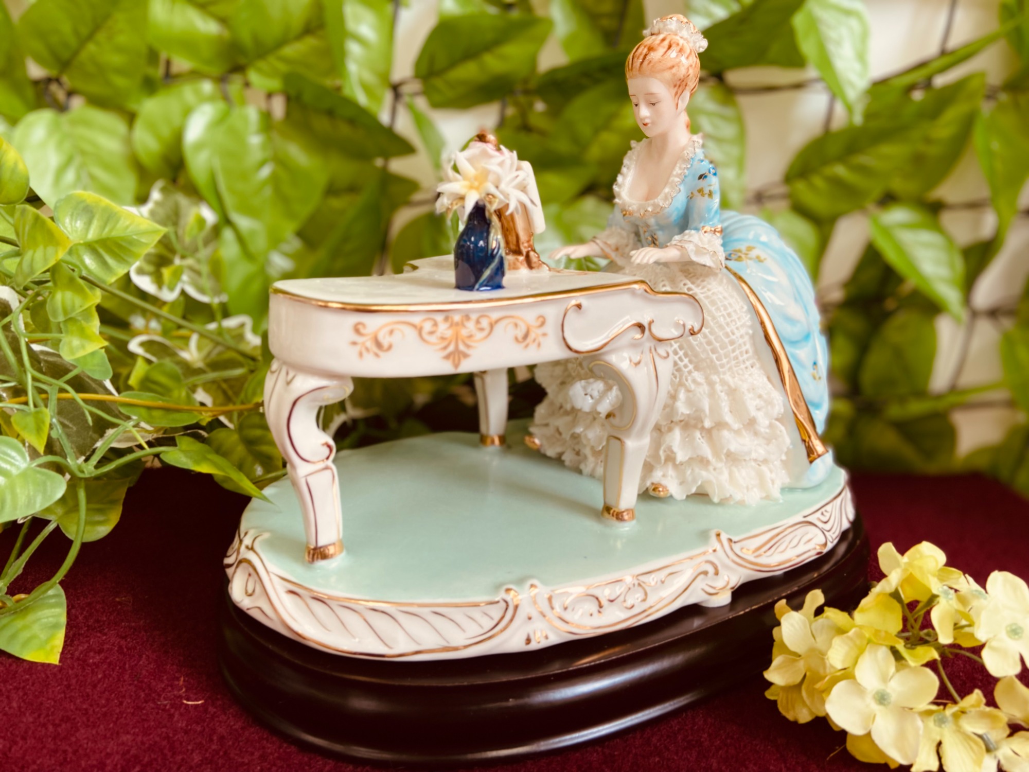 食器だけでなくﾌｨｷﾞｭﾘﾝなどの陶磁器置物もお買取！】繊細なインテリア