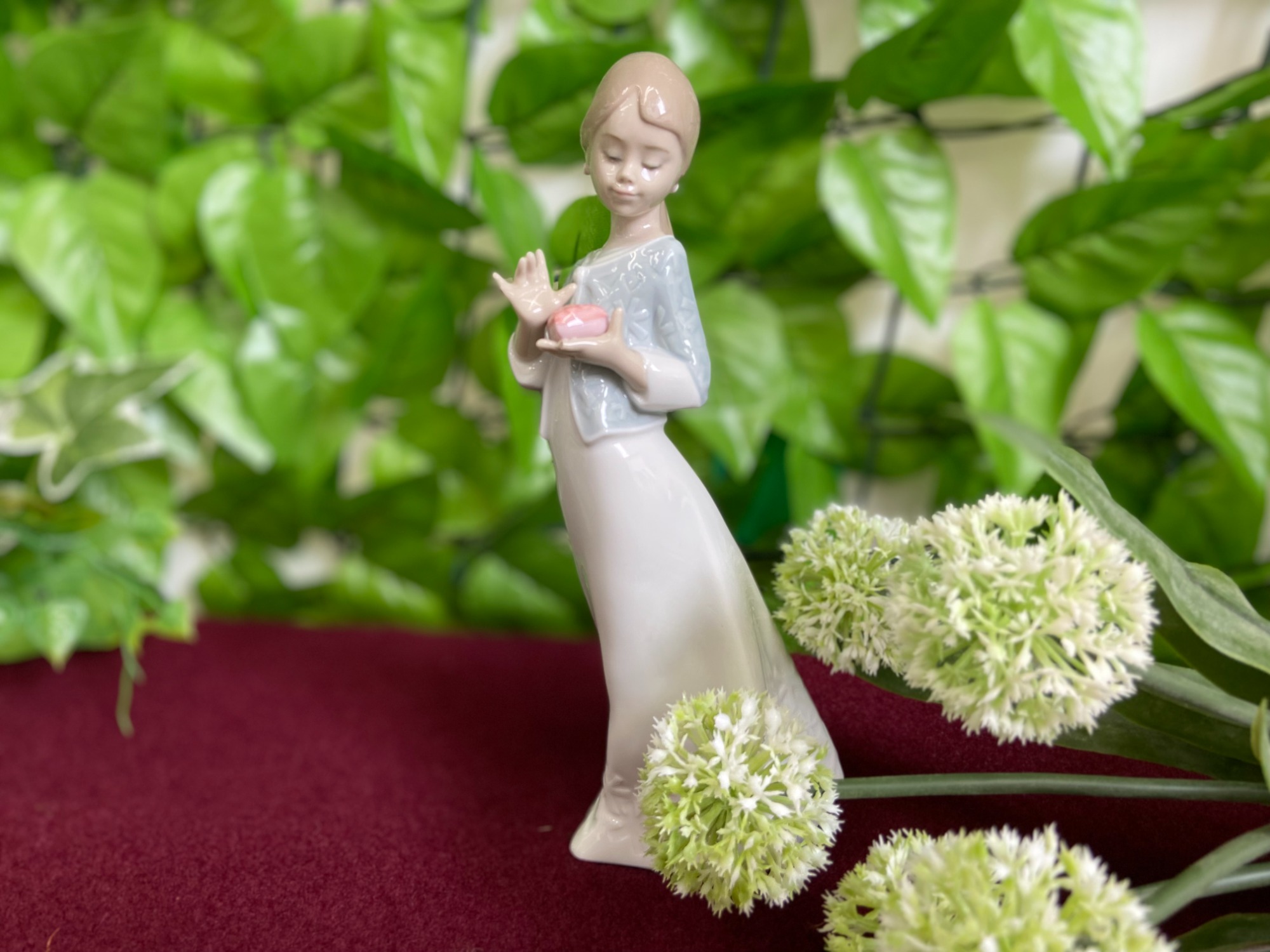 食器だけでなくﾌｨｷﾞｭﾘﾝなどの陶磁器置物もお買取！】繊細なインテリア