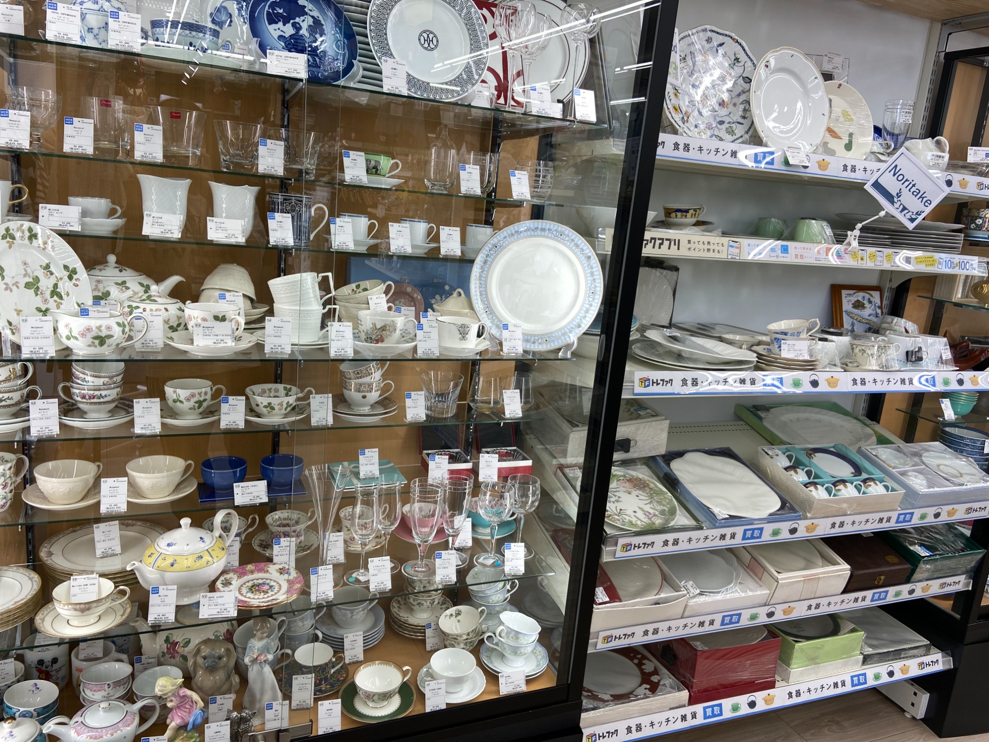 食器だけでなくﾌｨｷﾞｭﾘﾝなどの陶磁器置物もお買取！】繊細なインテリア