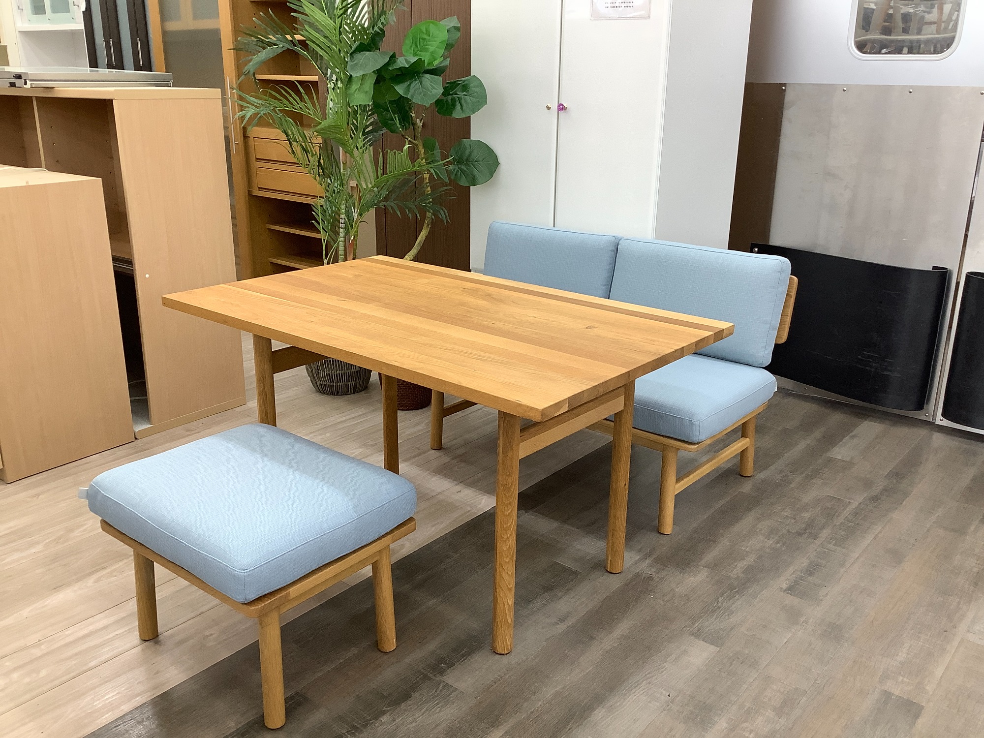 新入荷】ダイニング三点セットをご紹介します！｜2024年03月31日