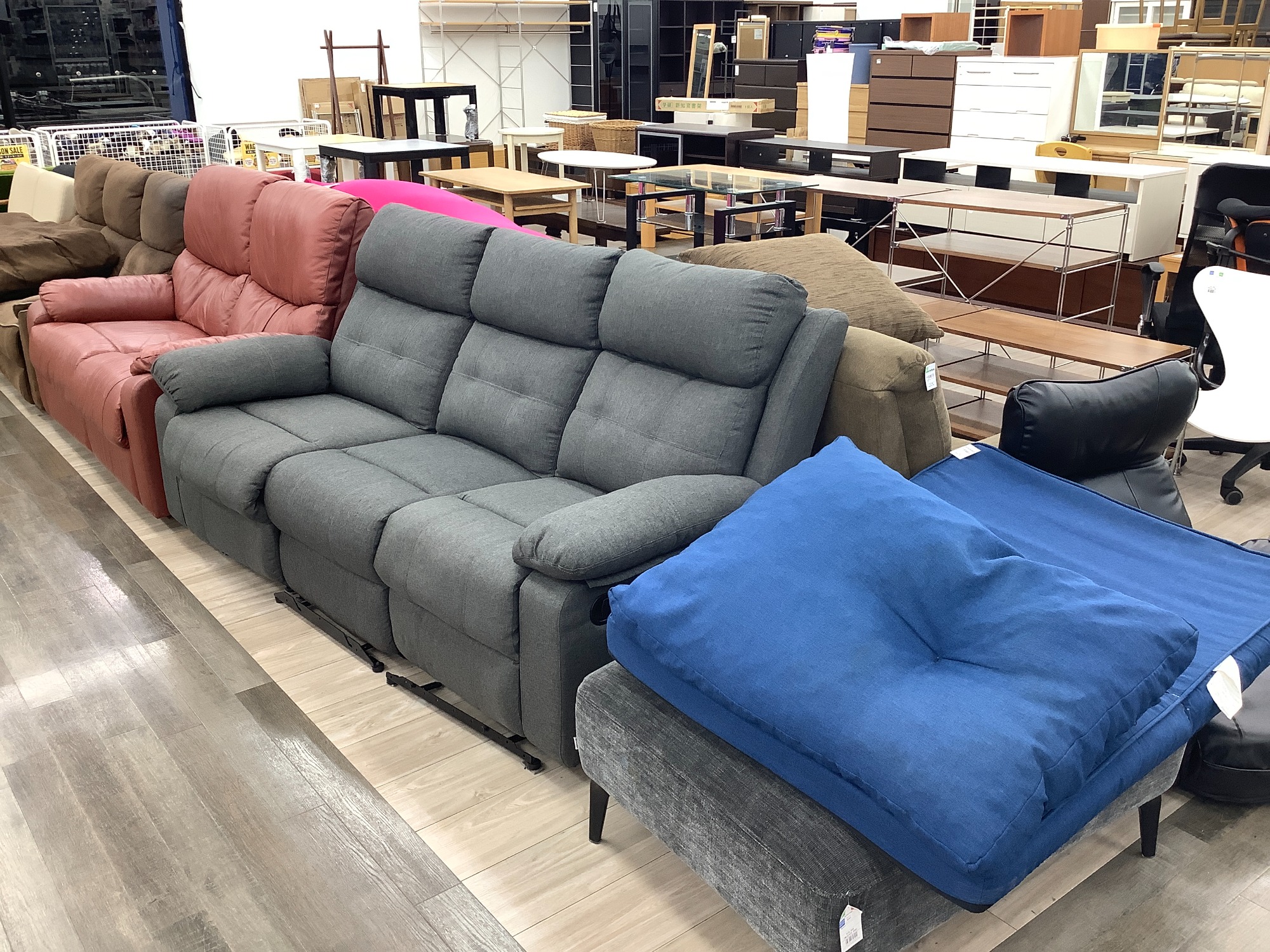 カリモク60の2人掛けソファーのご紹介！(トレファク寝屋川) 新入荷！】カリモク60の2人掛けソファをご紹介！！｜2024年07月28日