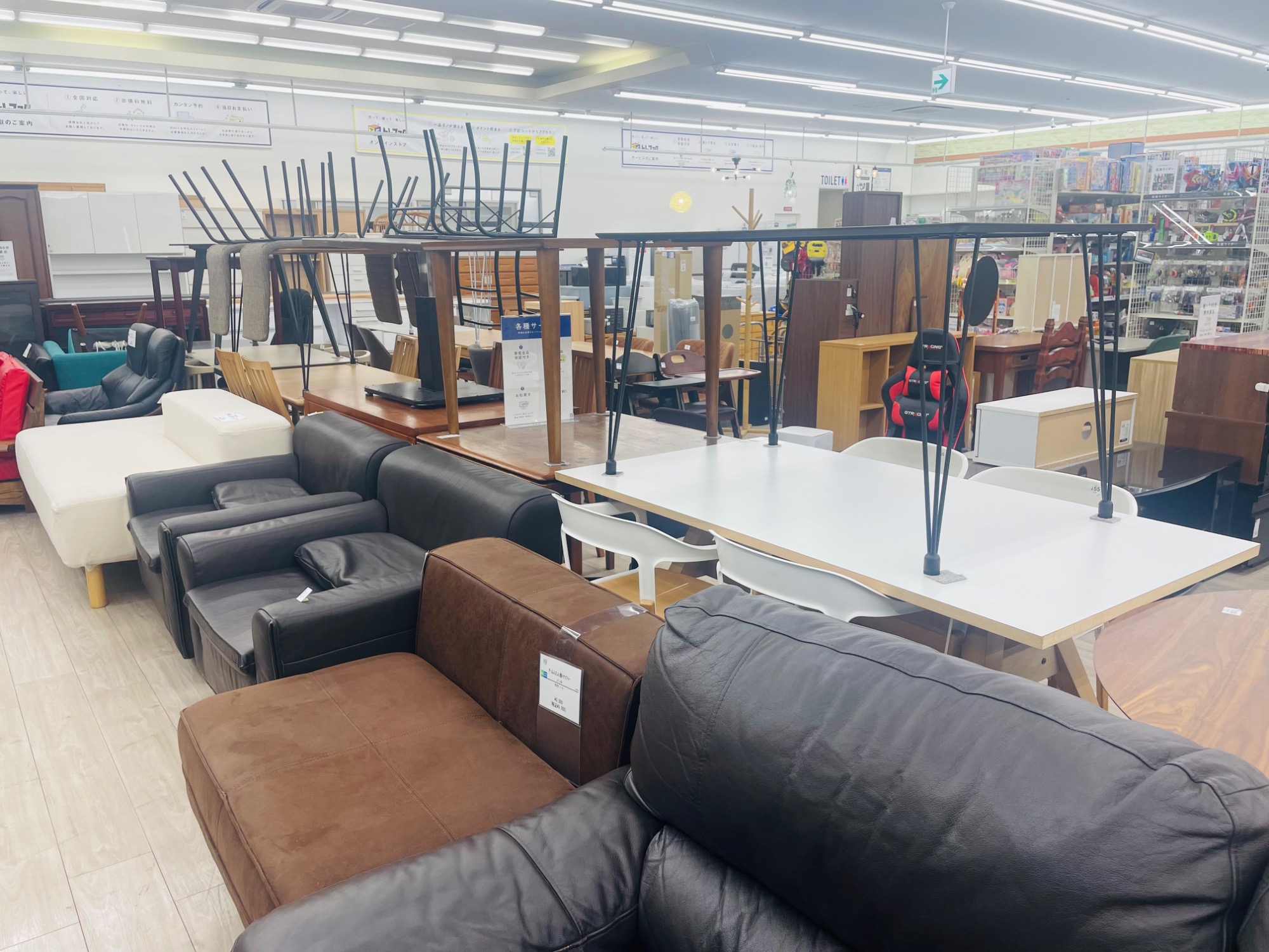 品揃え豊富！】当店の家具コーナーのご紹介です！！｜2025年10月11日 