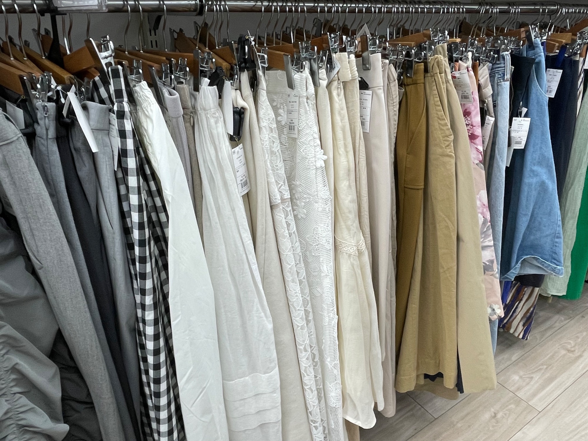【トレファク寝屋川店】ワードローブのご紹介です！ 夏物衣類買取中！】ぜひトレファク寝屋川店にお持ちください！｜2026年