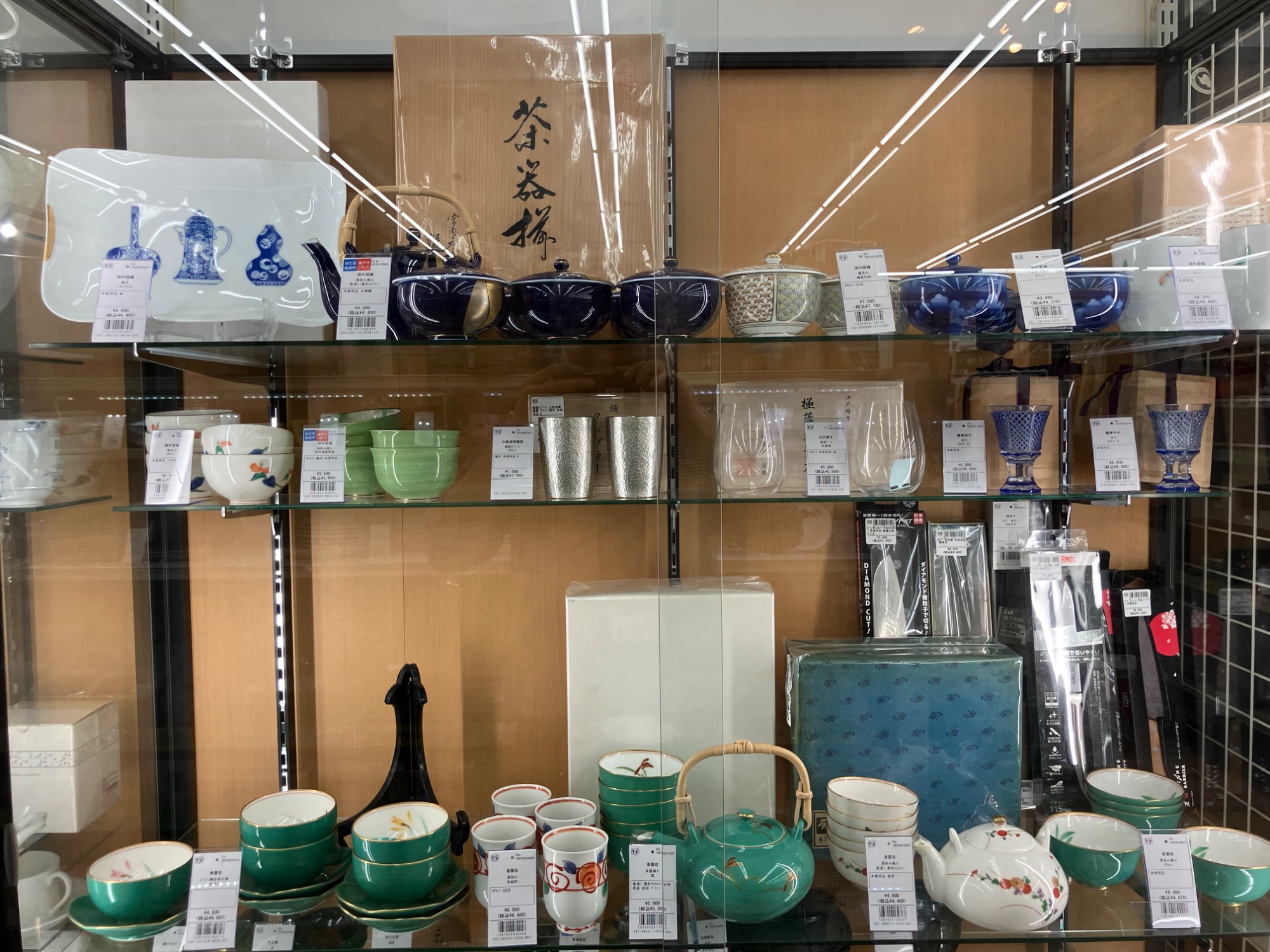 食器棚のご紹介！（トレファク寝屋川） お買い物も買取も！】トレファク寝屋川店の売場をご紹介♪【食器