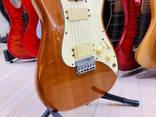 ギターの　FENDER