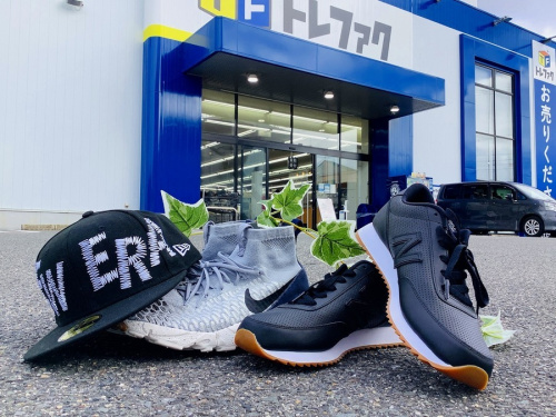スニーカーの靴