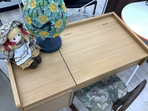 家具のドレッサー