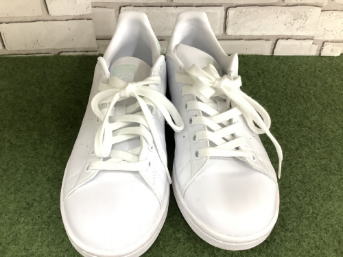 adidasのアディダス