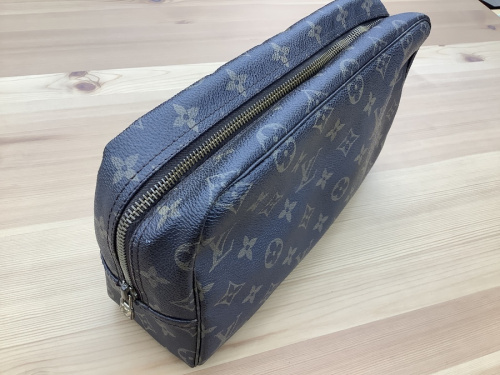 LOUISVUTTONのセカンドバッグ