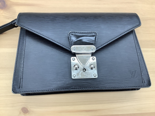 セカンドバッグのモノグラム