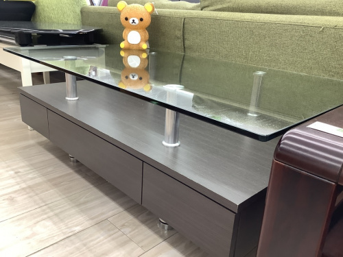 家具のテーブル