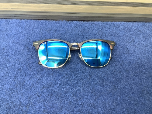 サングラスの服飾小物