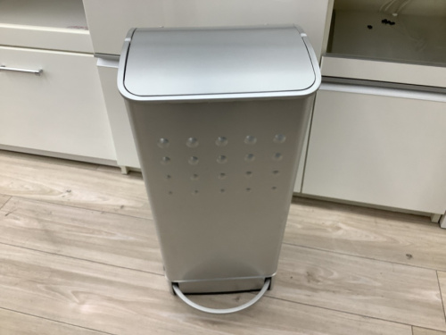 ダストボックス