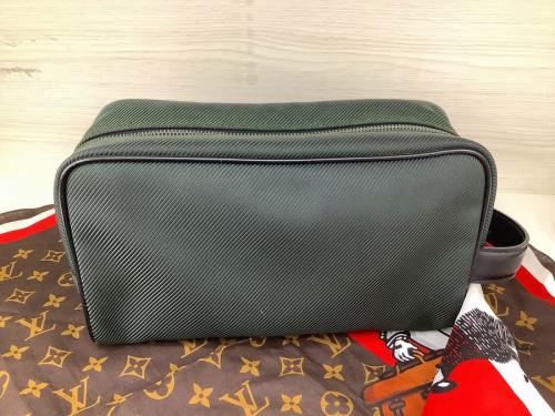 バッグの財布
