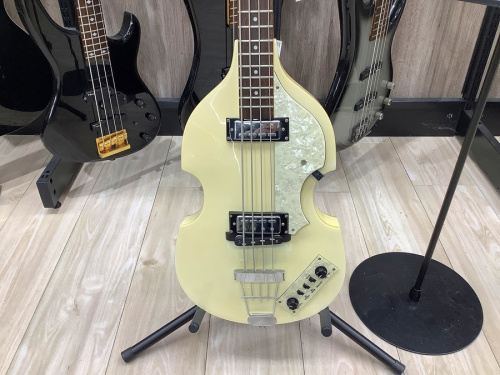 エレキベースのバイオリンベース