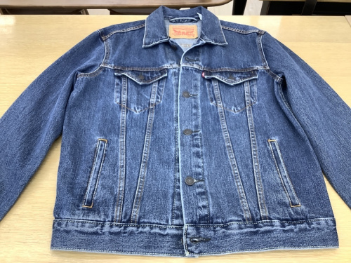デニムジャケットのLevi's