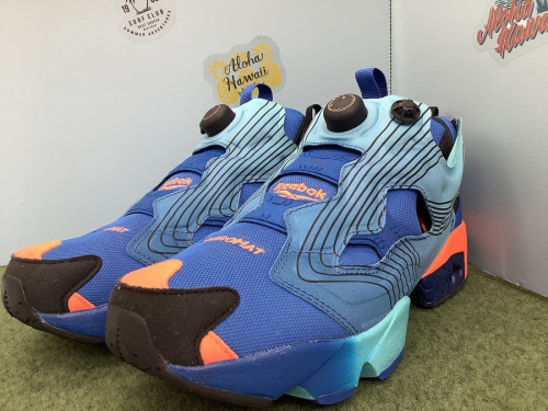 スニーカーのREEBOK