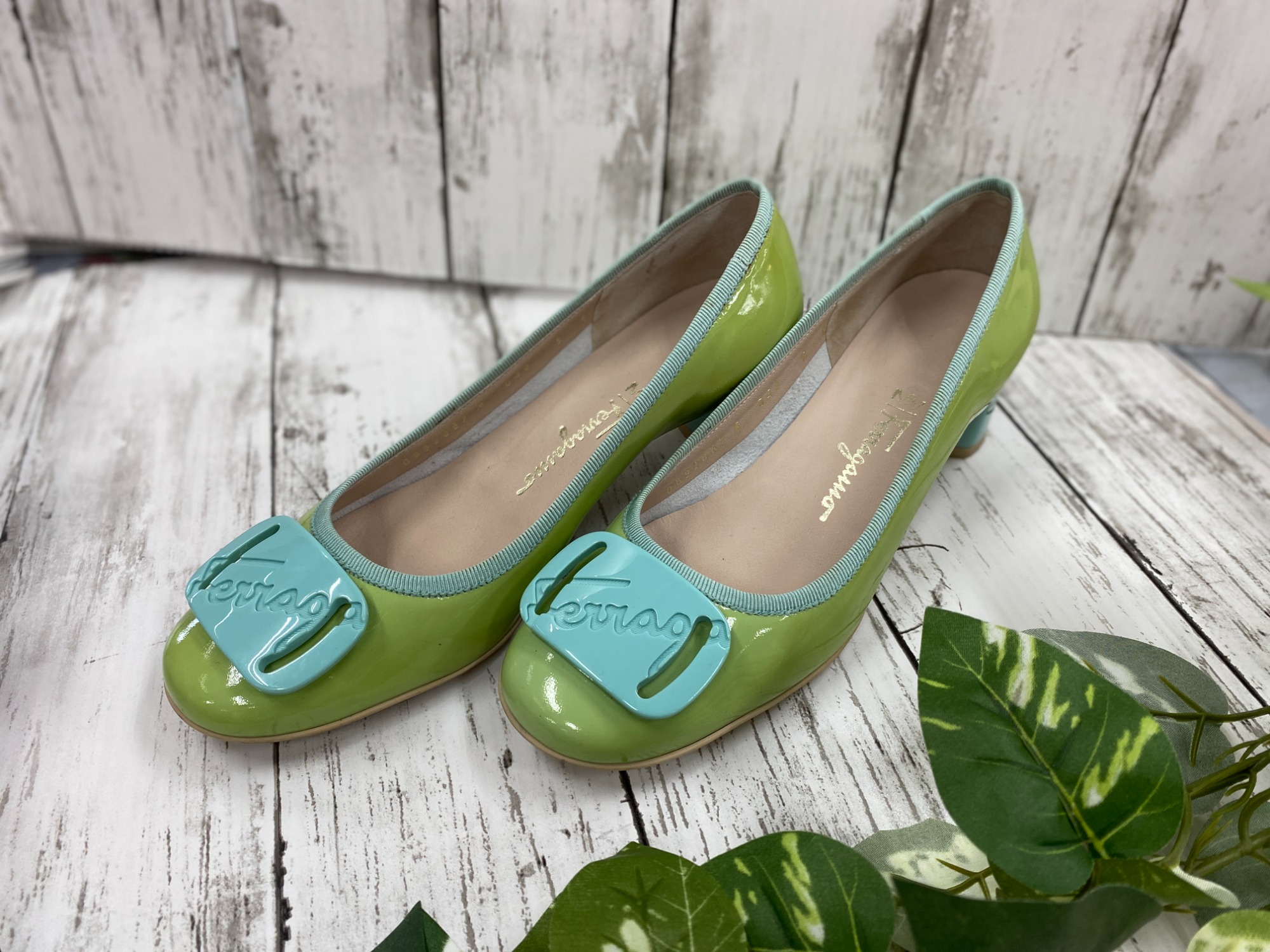 ブランドのパンプス、スニーカーなどの靴は高価買取致します！【いわき