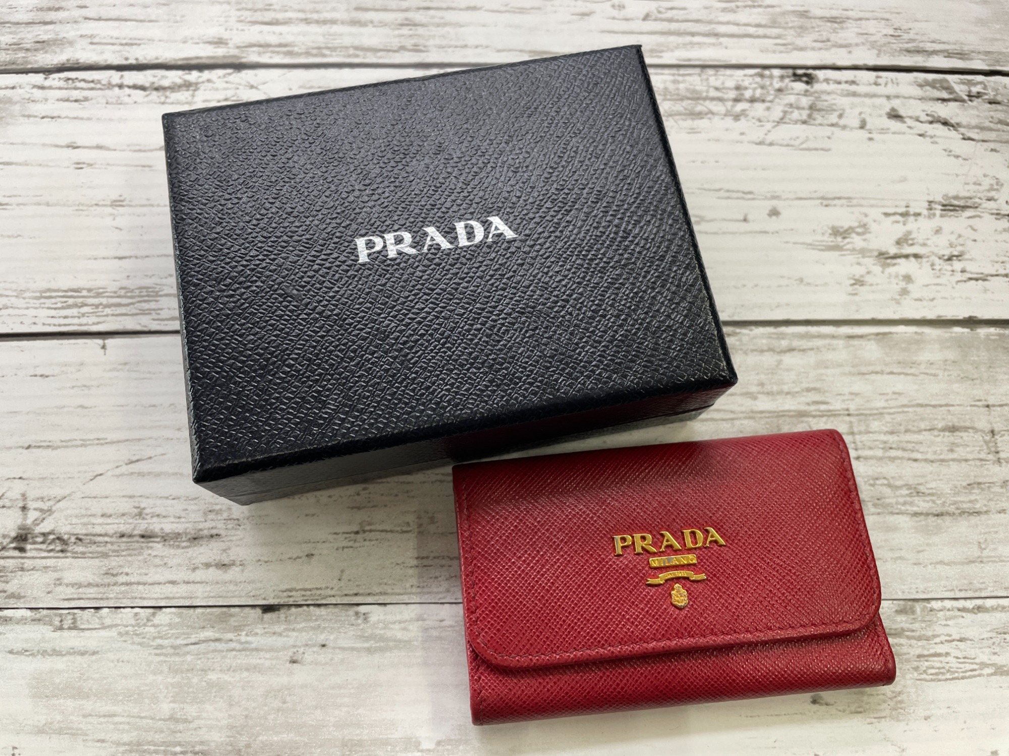 最も完璧な PRADA (プラダ) 6連キーケース レッドが買取入荷致しました 小物