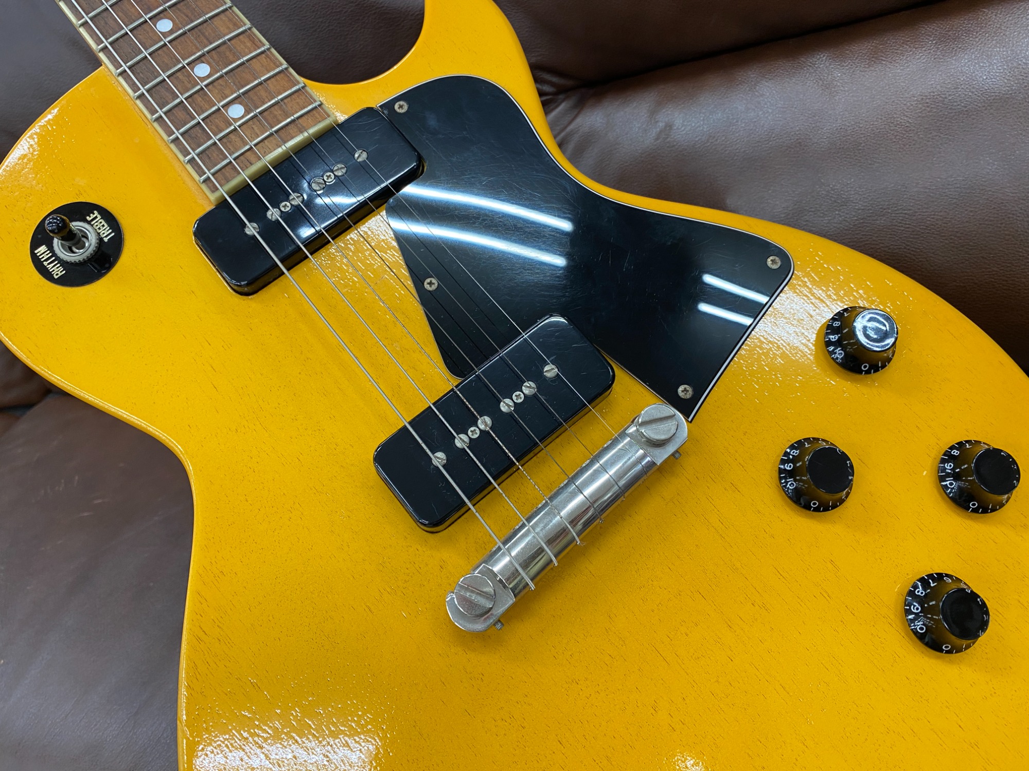 エドワーズ Edwards フォレストタイプ フレットレス仕様 千葉市まで引き取り来れる方 12月買取CP】エレキギターEDWARDS（ｴﾄﾞﾜｰｽﾞ）ﾚｽﾎﾟｰﾙJr.が買取入荷しま