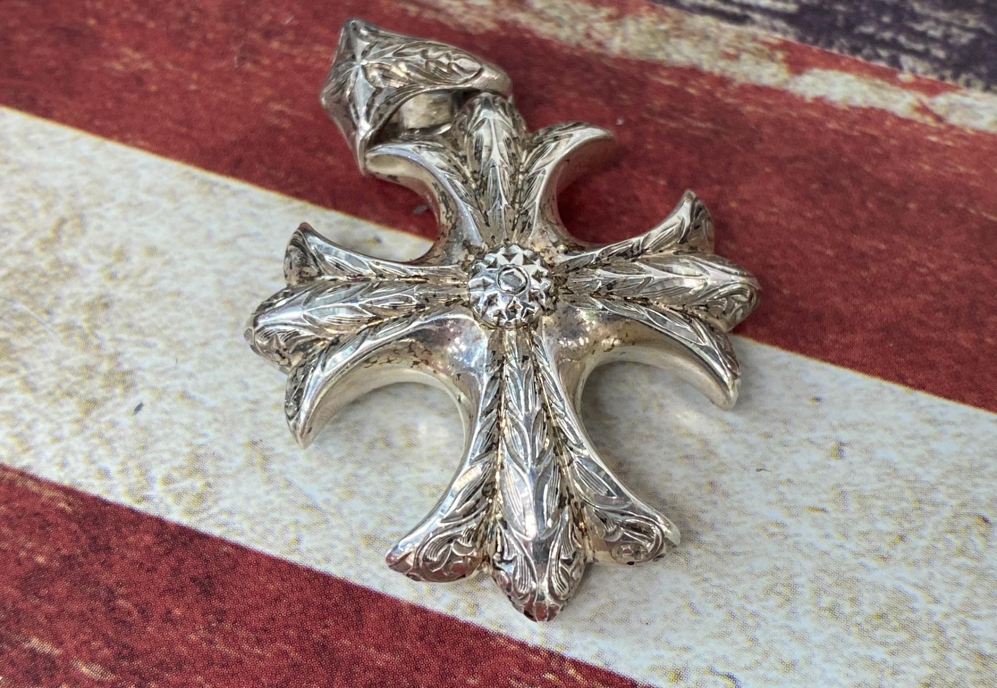 BIG TWIN（ビッグトゥイン）総柄総手彫りシルバークロスが買取入荷致し