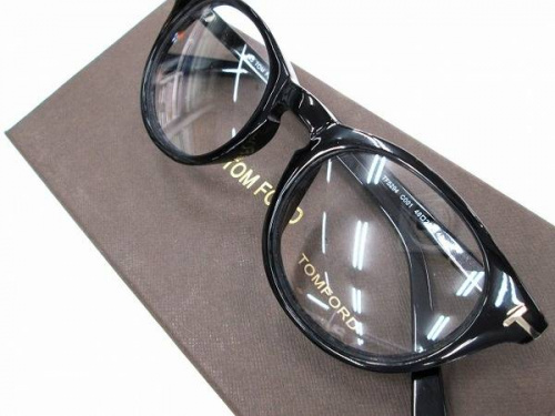 伊達めがねのTOM FORD