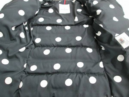 アウターのMONCLER