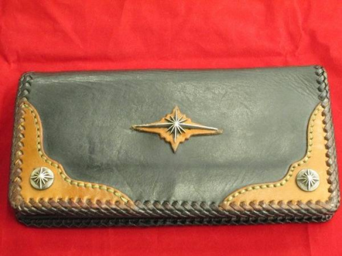 SAADのレザーウォレット